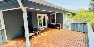 Historic Fort Ward Townhome on Bainbridge Island Gallery 3