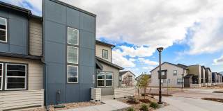 Like New end-unit Townhome at Victory Ridge! Gallery 1