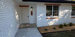 Charming 3 Bedroom in Broken Arrow Gallery 1