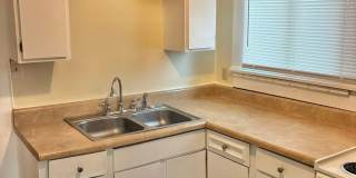 Charming 1BR Efficiency in Summerville Near Downtown & Hospitals Gallery 6