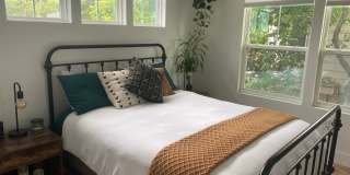 Beautiful 2 bedroom/2.5 bath in the heart of East Austin Gallery 9