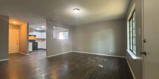 Beautiful 2 bedroom 1 bath 1 car garage Gallery 3