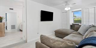 543 NE 3rd Avenue Gallery 23