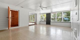 3 BR/ 2 BA Mid Century Modern Home/Fenced Yard/Lawn Care Included Gallery 3