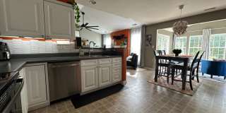 Room in 3 Bedroom Home at Sunburst Ln Gallery 20