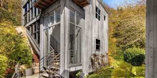 Architectural Seattle Masterpiece with Panoramic Water Views Gallery 36