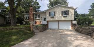 Updated Papillion House w/ 4 Season Room Gallery 1