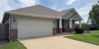 A Very Beautiful and Spacious 3 Bedroom 2 Bath Home in Yukon Public Schools Gallery 3