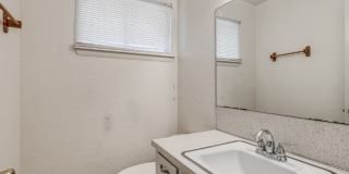 Updated in NE OKC for rent! Minutes to Broadway Extension/235 and Downtown! Gallery 12