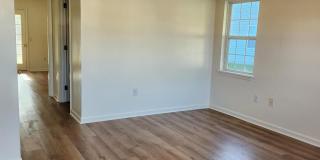 1001 Courtyard W Gallery 2