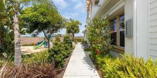 Available Now! Tri-Level 3 Bedroom 3.5 Bath Townhome!! Gallery 5