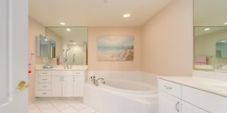 521 MANDALAY AVENUE Gallery 21