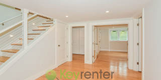 Stylish Four Bedroom Home with Hardwood Floors and Outdoor Space Gallery 17