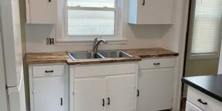 Spacious and beautifully remodeled 5 bed 2 bathroom home Gallery 4