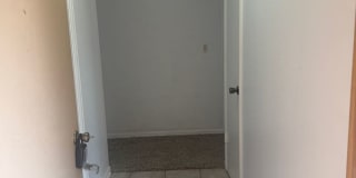 Beautifully updated home in a quiet Yukon neighborhood! Gallery 14