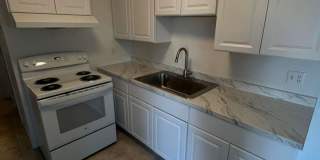 ** 2/1 APARTMENT READY FOR A LONG-TERM TENANT ** FORT MYERS ** PET FRIENDLY ** Gallery 1