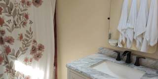 Fully Furnished Executive Sander's Beach Rental Gallery 16