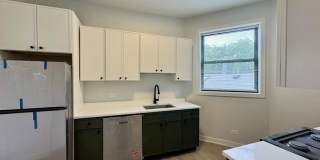 2060 North Racine Gallery 1