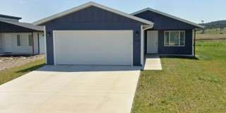 Newer Home with Two Bedrooms, Two Bathrooms & Modern Amenities! Gallery 1
