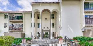 Top Floor Unit - Balcony - Elevator Access - Community Pool & Tennis Court Gallery 1