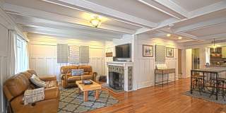Beautifully Renovated Craftsman with Private Yard & Guest Suite in Prime Bankers Hill Gallery 4