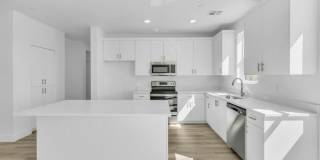 Low Maintenance Living! 2 Bedroom Condo in Desert Color! Gallery 1