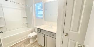 Beautiful Paired Home minutes from I-85 3br 2.5 ba with 2 car garage Gallery 16