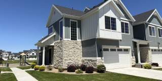 Available Now! Modern Townhome with Unfinished Basement & Washer/Dryer Included Gallery 1