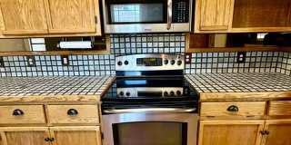 Large 3-Bedroom, 1-Bath Duplex Gallery 1