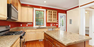 137 23rd Ave E, Seattle, WA 98112 — 3 Bed | 2.5 Bath Gallery 9