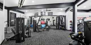 5225 Maple Avenue Gallery 26