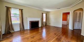Charming House  with Large yard Gallery 11