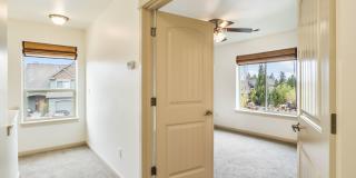 Cozy 3 Bed Home: New Carpet, Fully Fenced Yard & Near Old Mill Gallery 9