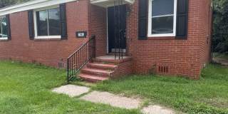 Cozy 2-Bedroom Home Just Off Deans Bridge Road – Gallery 1