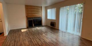 2 Bedroom Condo in Lake Oswego Gallery 3