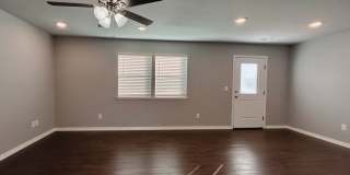 Townhouse with Garage - Minutes from Downtown Rogers Gallery 7