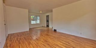 2 Bed 1 Bath Upperr unit apartment in a Duplex Gallery 5