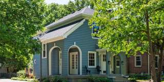 Beautiful 3BR house- perfect roommate set up! 1/2 price security deposit with qualified application Gallery 4