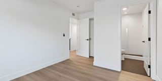 4264 42nd St Gallery 15