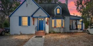 6-Bedroom Home: Includes 6 parking spots! 6-Bedroom Home: Includes 6 parking spots! Gallery 1