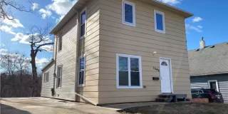 Stunning 4 Bed Home West of Drake Gallery 1