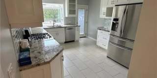 5752 Newcastle Avenue Gallery 7
