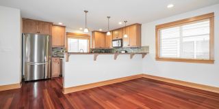 Bright and Spacious Residence with Vaulted Ceilings and Garage Gallery 7