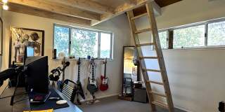 Three bedroom, two bathroom home with gorgeous views and sunroom for rent in the hills of Fairfax! Gallery 13