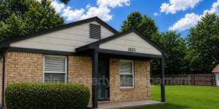 1623 Carpenter St Gallery 1