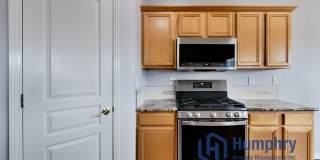 Beautiful home in Columbia Village Gallery 13