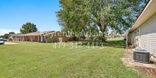 Cozy 2 Bedroom Duplex with Fireplace & Spacious Backyard! Gallery 47