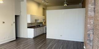 204 E Washington Street unit: 204 Gallery 12