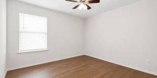 $1,950 3 Bed/2 Bath/2 Garage Ready for Move-in Home in Woodland Creek Gallery 15