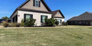 Stunning 4-Bedroom Home in Coventry with Designer Finishes & a Pool! Gallery 1